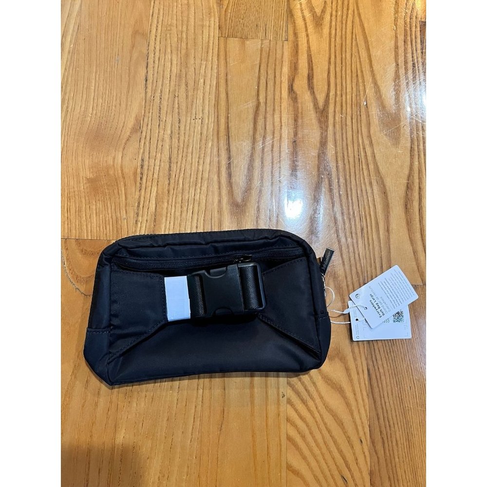 Lululemon everywhere belt bag black 2L-new with tag - Picture 7 of 10